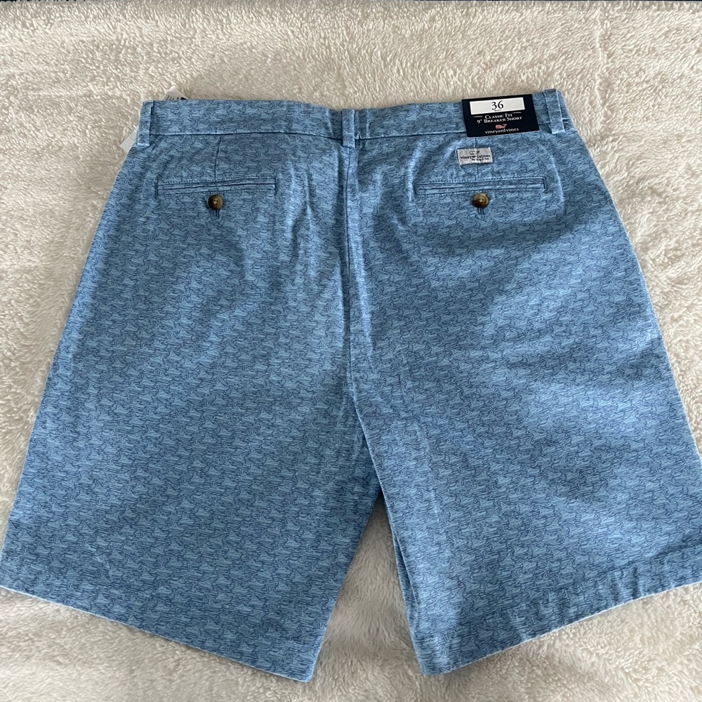 NWT Vineyard Vines 9” sport, stretch, breaker shorts with a 36” waist.